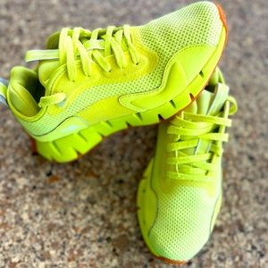 💥 Neon Yellow Reebok sneakers